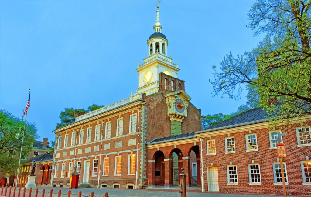 Independence Hall building in the evening