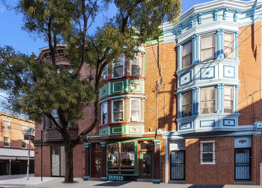 703 S 6th St, Queen Village – $1,000,000 4 Beds | 3 Baths | 2,070 Sq Ft This Queen Village townhouse combines classic charm with modern updates. Features include 10-ft ceilings, a full custom kitchen with island and plenty of storage, hardwood floors, and a huge finished basement—perfect for family living and entertaining.