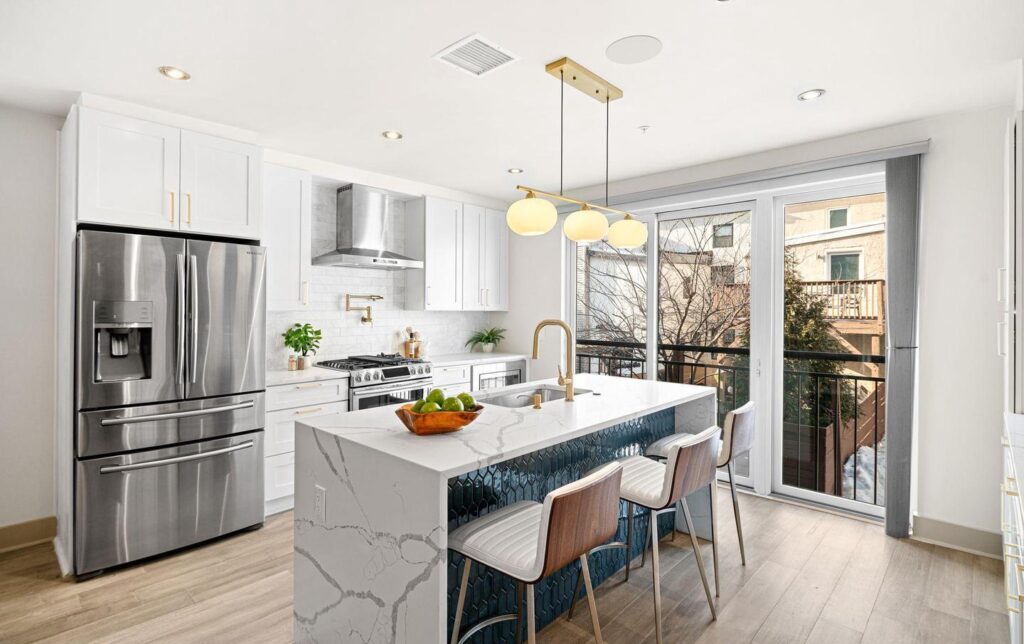 429 Salmon St, Fishtown – $1,000,000 | 4 BD | 5 BA | 3,057 SQFT Modern custom home with glass walls, smart tech, finished basement, and private parking. Rooftop deck with river & bridge views. Prime Fishtown location near top dining and nightlife.